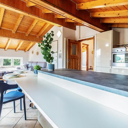Apartment I Tre Sguardi